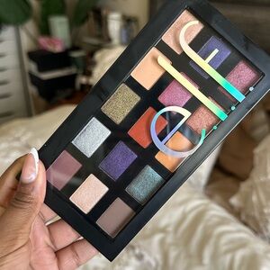 Glimmer Eyeshadow Palette - Multi-Shade Metallic & Matte